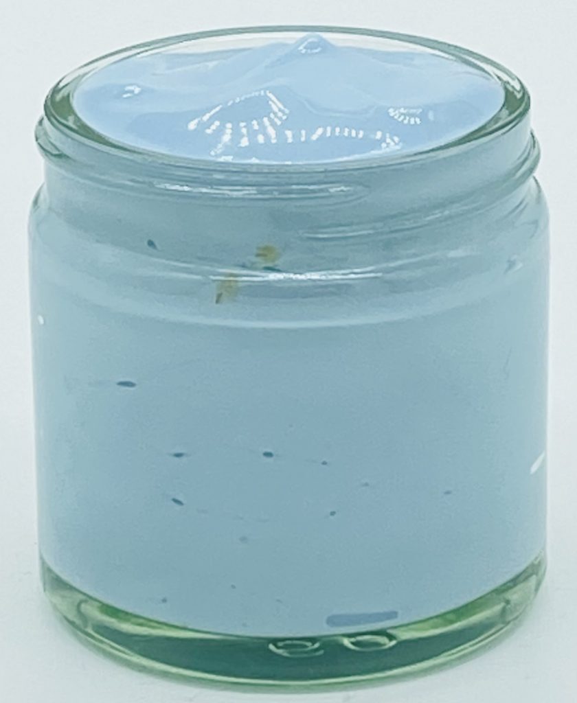 Spirulina blue fruit preparation in yoghurt