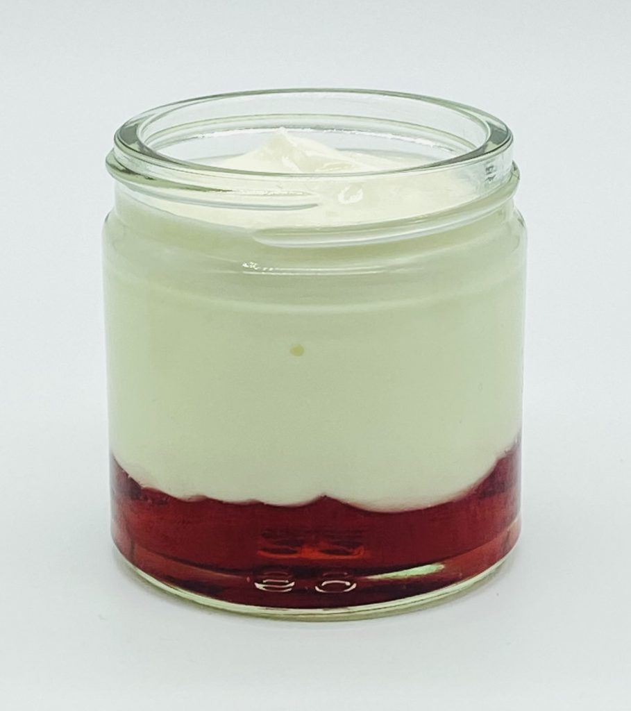 Strawberry red fruit preparation in yoghurt